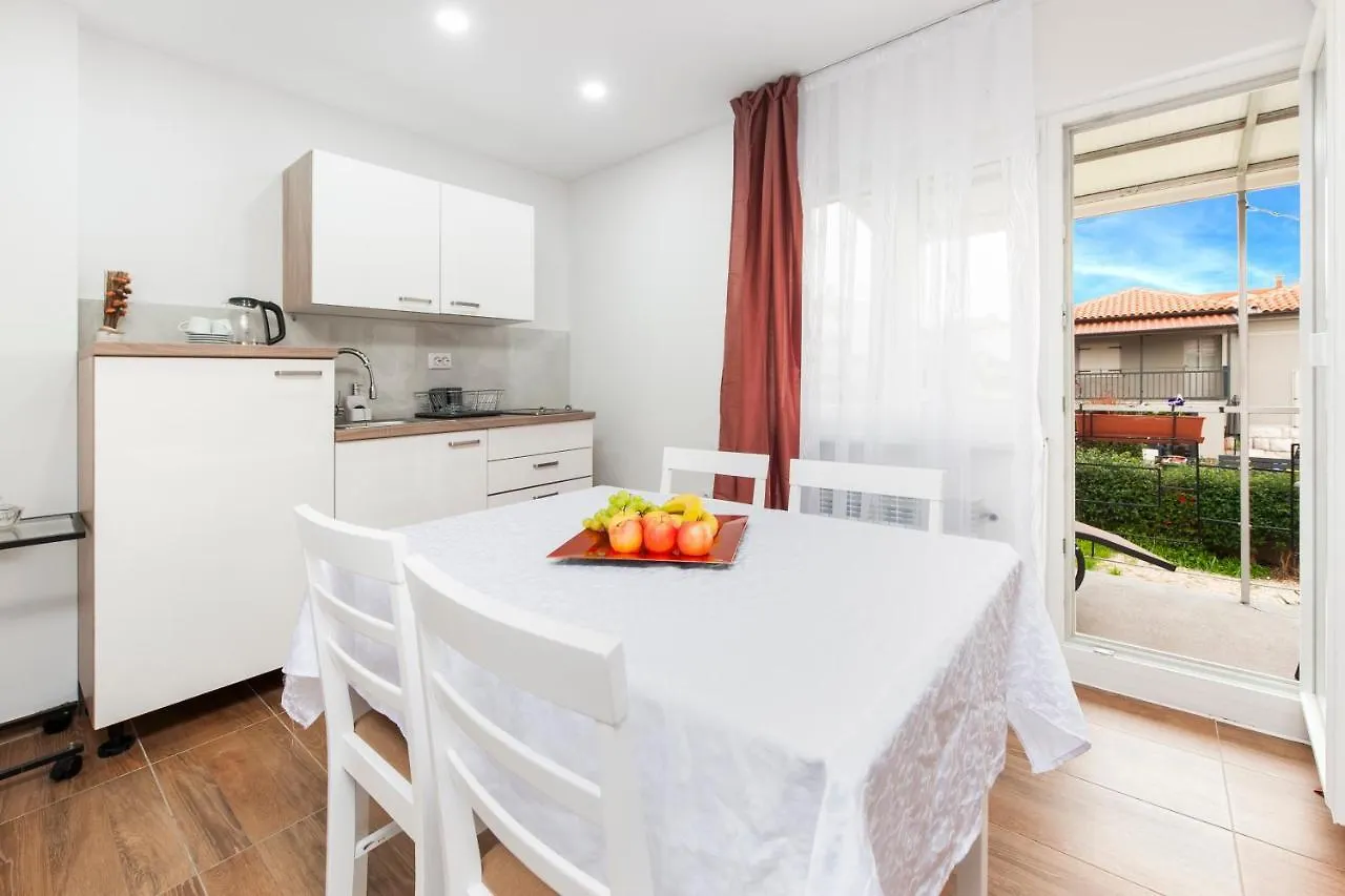 Apartment Sissy Ρόβινι